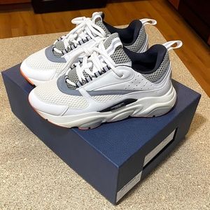 Dior B22